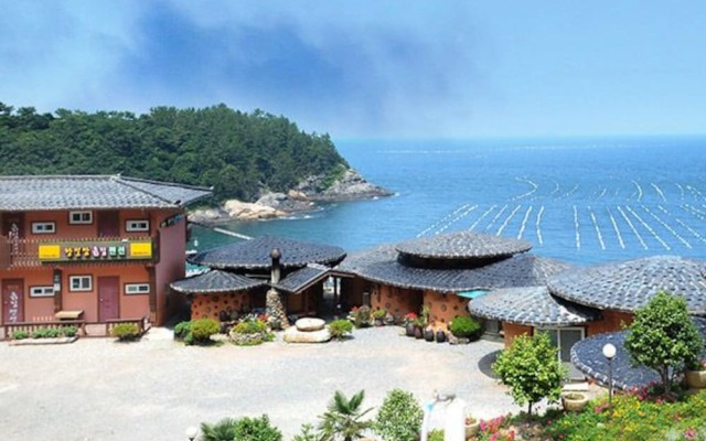 Yeosu Hyangilam Heukjip Pension