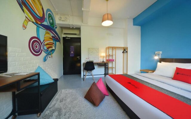 RedDoorz Hostel