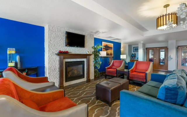 Comfort Suites Redding - Shasta Lake