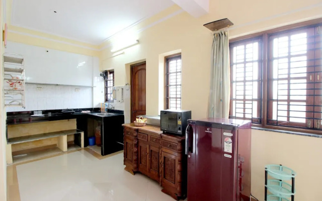 OYO 17131 Home Spacious 2BHK Dona Paula