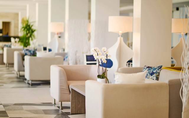 Roc Carolina Hotel