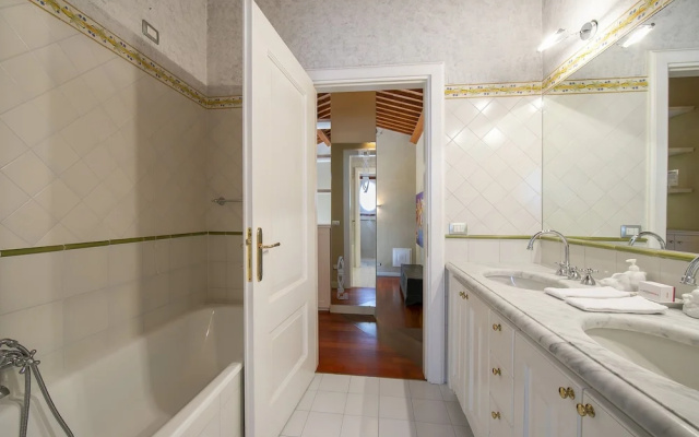 Villa Faccioli Magnolia With Shared Pool