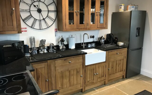 2 Bed Barn Alton Towers Chatsworth Polars Peaks