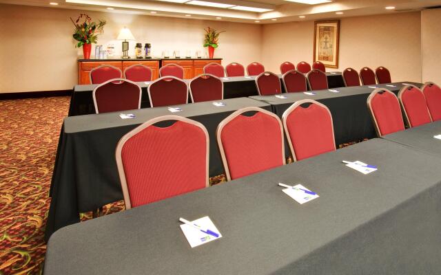 Holiday Inn Express Chicago-Downers Grove by IHG