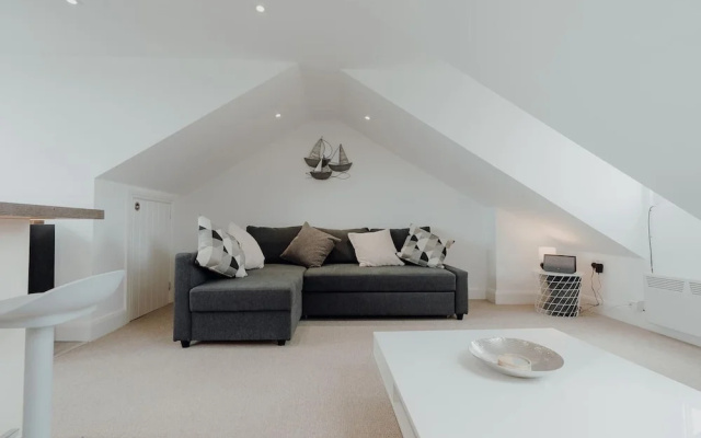 Stylish and Modern 2-bed Apartment in Herne Bay