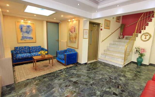 Triton Hotel Piraeus