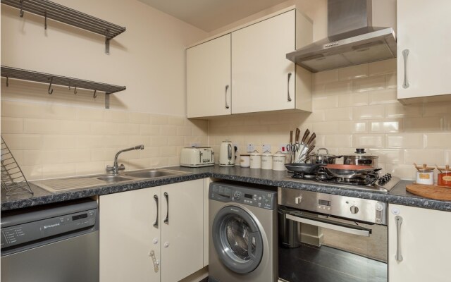 Luxury 2 Bed Flat by the Canal