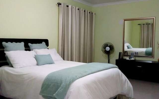 Sago Palm Executive Lodge