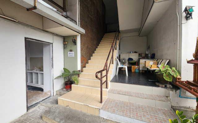 Freesia Bangphi Guest House By Zuzu