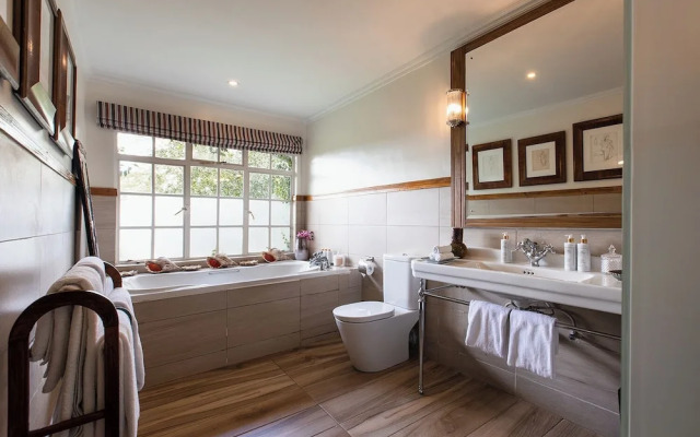 Hemingways Eden Residence
