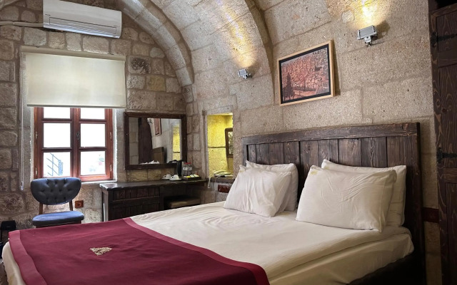 Under Cave Hotel