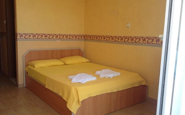 Yarar Hotel