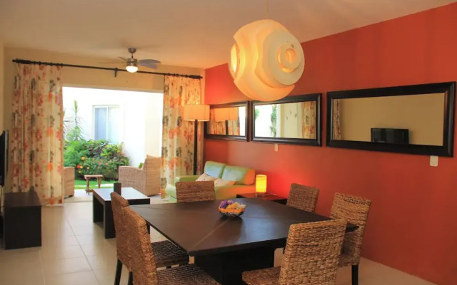 Luna Maya Steps from Coco Beach & 5th Av