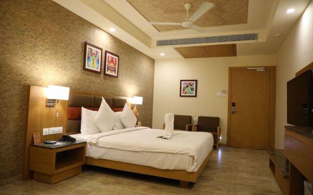Neel's City Resort