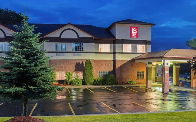 Red Roof Inn & Suites Lake Orion/ Auburn Hills