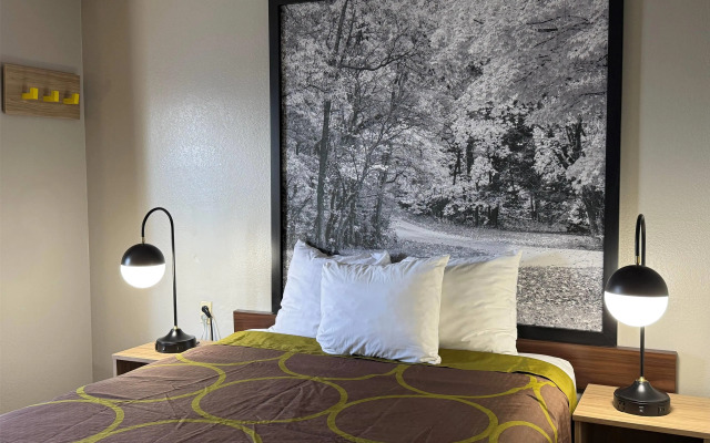 Super 8 by Wyndham Evansville East