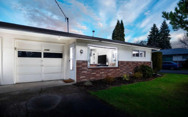 Walnut Bungalow East
