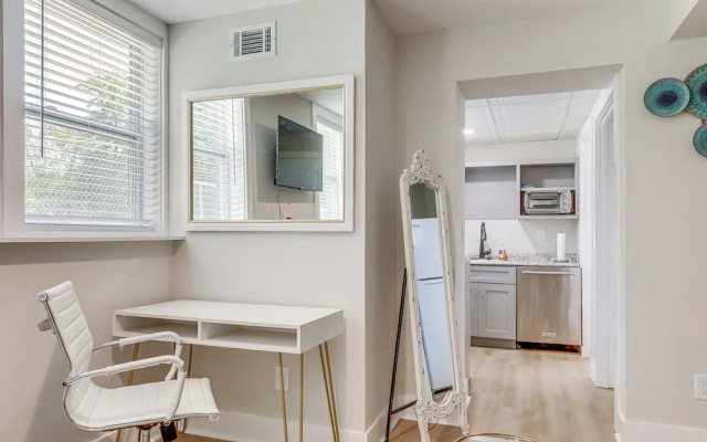 Contemporary Couple's Retreat in Atlanta!