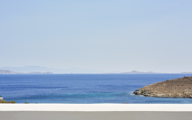 Mr & Mrs White Tinos