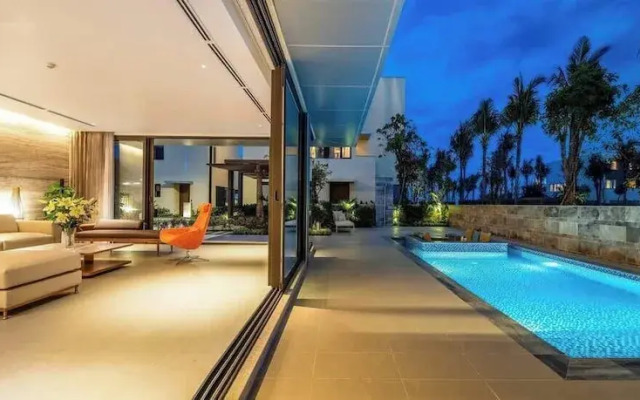 5BR Luxury Villa: Elite Services & Privacy