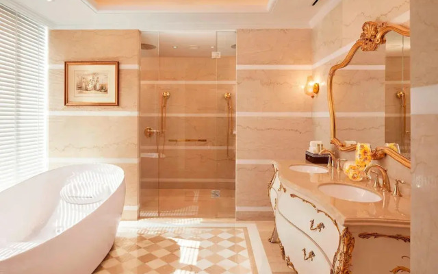 The Ritz-Carlton, Pune