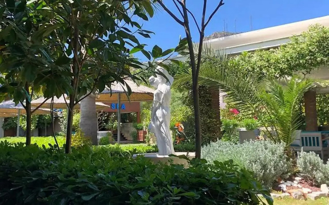 Liona Hotel