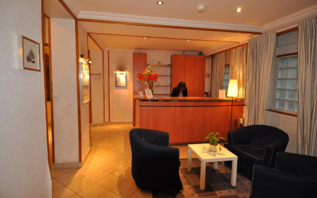 Merryl Hotel