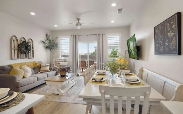 Magnolia Pool, Hot Tub, and Pickleball!