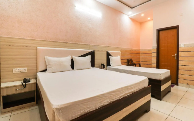 SPOT ON 85285 Shikhar Hotel