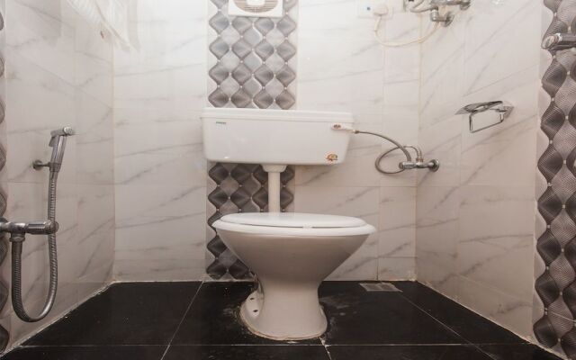 OYO 17202 Hotel Indore