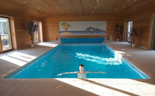 Treetops Cottages & Spa