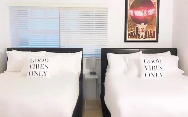 BEST DEAL! 2BR Modern Beachfront Ocean Drive WiFi