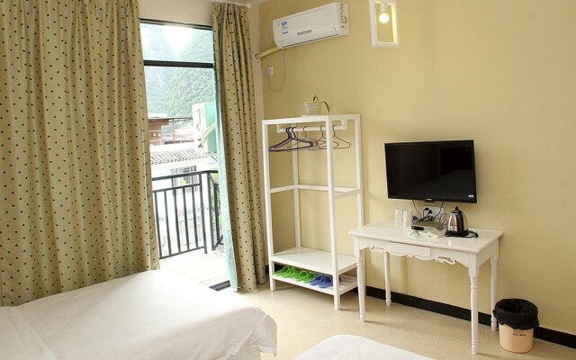 Shanshan gap Year Hotel