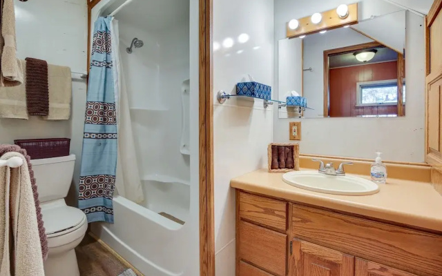 Lead Hideaway w/ Fireplace, Grill & New Deck!