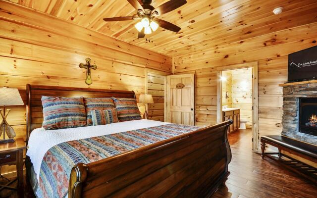 Foxwood Mansion Fourteen Bedroom Cabin