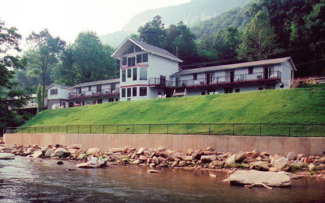 The Carter Lodge On The River