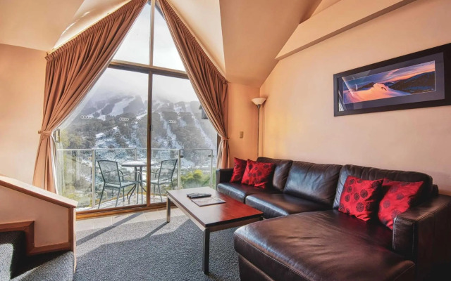 Lantern 1 Bedroom Loft with car space and Majestic View