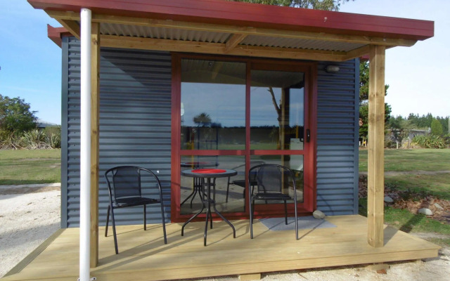 Glenavys Waitaki River Motor Camp - Caravan Park