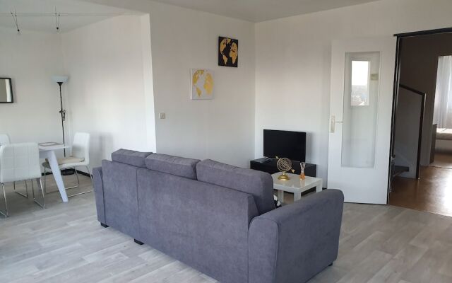 Suite le Rouet 17A
