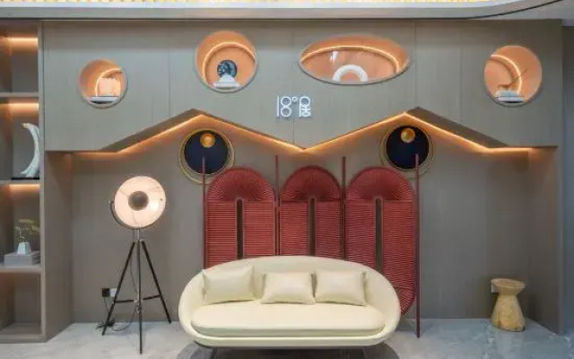 18 Degrees Residence Future Hotel