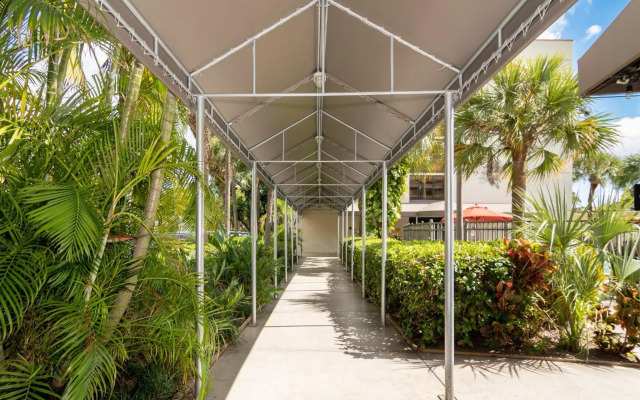 Red Roof Inn PLUS+ Miami Airport