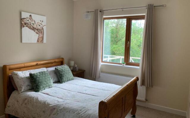 Secluded hilltop hideaway!