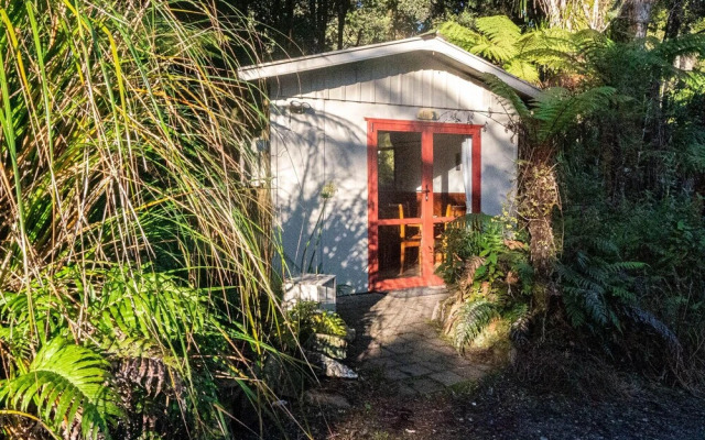 Te Nikau Retreat - Hostel