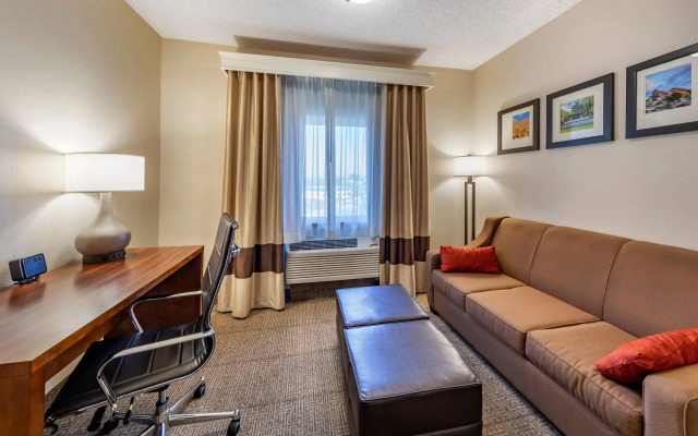 Comfort Suites Near Six Flags Magic Mountain
