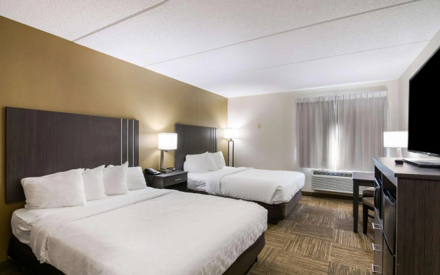 Clarion Pointe Jamestown - Falconer