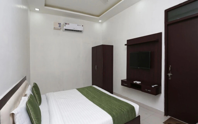 C D Guest House By OYO Rooms