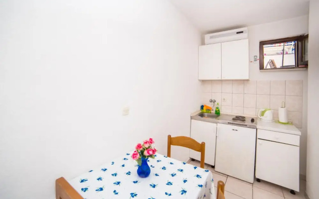 Studio Next to the Beach w Terrace and Parking