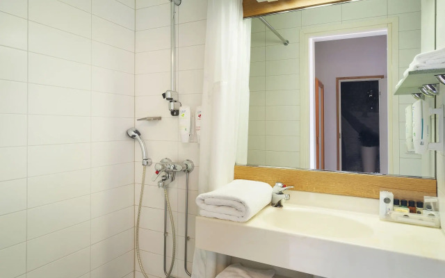 Holiday Inn Helsinki - Vantaa Airport by IHG