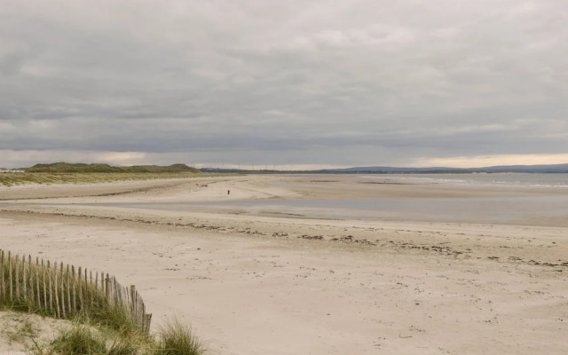 Sea Breeze Holiday Home