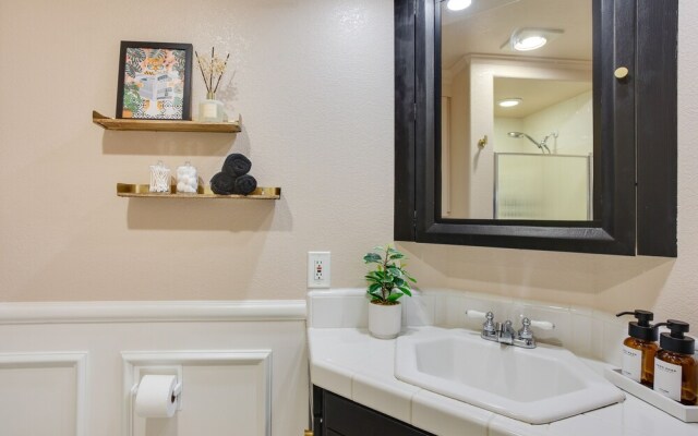 Updated Tacoma Home w/ Fire Pit!